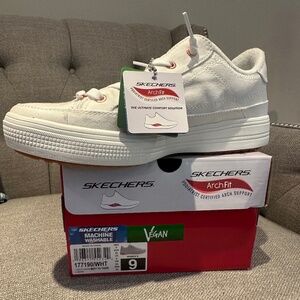 Skechers Arch Fit Meet Ya There White Size 9